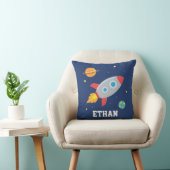 Coussin Fusée dans l'espace, planète et étoiles, nurserie (Chaise)
