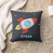 Coussin Fusée volante dans l'espace extra-atmosphérique, E (Couverture)