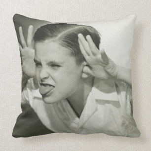 Coussin Garçon faisant le visage