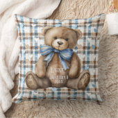 Coussin Garçon ours en peluche sur carreaux bleus marron (Couverture)
