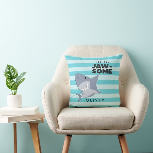 Coussin Garçons mignons de Jawsome de requin faits sur (Chaise)