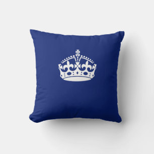 Coussin Gardez la couronne calme sur la couleur bleu marin