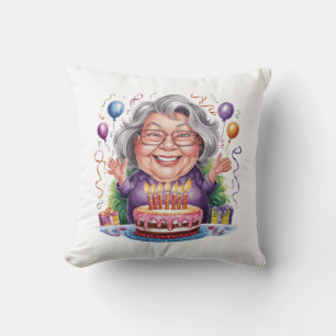 Coussin Gâteau d'anniversaire d'une vieille dame excitée A