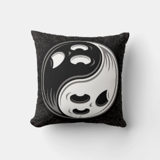 Coussin Ghost Yin Yang Noir et blanc