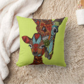 Coussin girafe amour chartreuse (Couverture)
