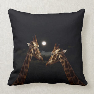 Coussin Giraffe Love In the Moonlight