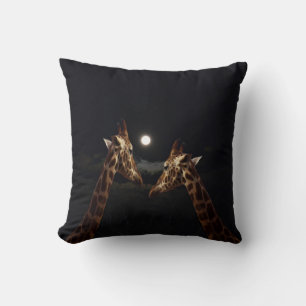 Coussin Giraffe Love In the Moonlight