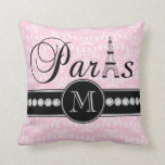Coussin Girly Pink Damask Paris Monogrammé<br><div class="desc">Ce motif vintage damassé noir, blanc et rose girly jettent un oreiller personnalisé avec votre initiale monogramme, le mot "Paris" avec la Tour Eiffel et une ligne de diamants blancs imprimés sur une bande noire, paraîtra extraordinaire dans votre chambre ou salon comme un coussin d'accent. Cadeaux de la Galerie Monogram©...</div>