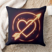 Coussin glowing image of a heart with cupid's arrow (Couverture)