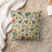 Coussin Gnome a flower motif design (Couverture)