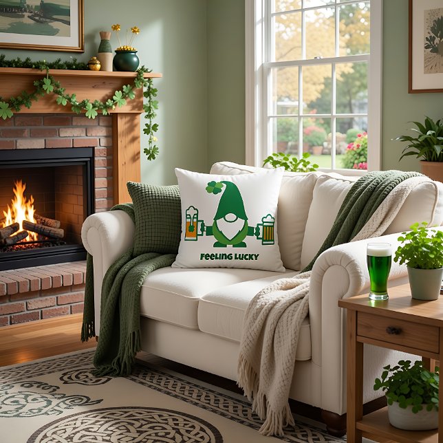 Coussin Gnome de la Saint-Patrick avec chope de bière (Créateur téléchargé)
