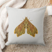 Coussin Golden Forest Moth – Surreal Nature Form (Couverture)