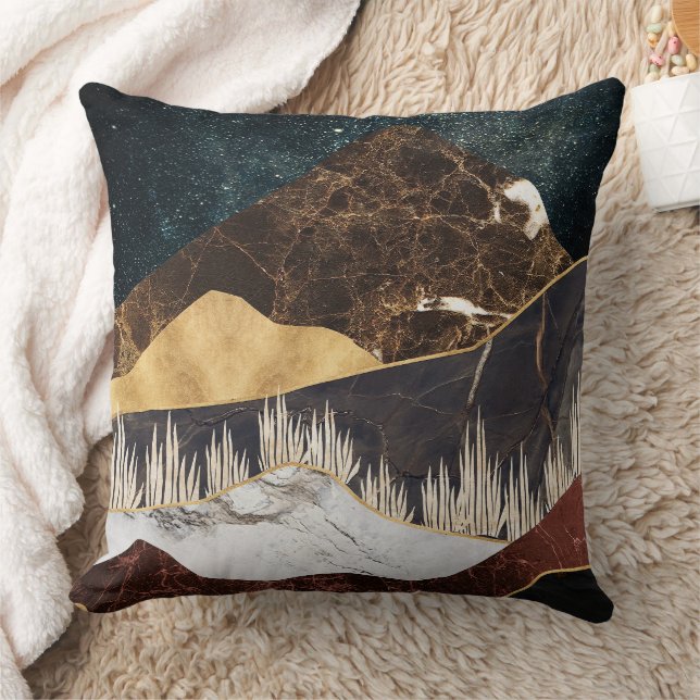 Coussin Golden Marble Mountain Under Stark Sky (Couverture)