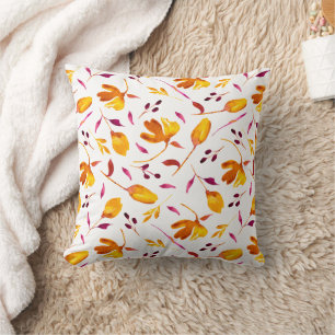 Coussin Goldie-Gold et Magenta Poppy Floral en Bourgogne