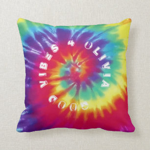 Coussin "Good Vibes 4 You" Nom personnalisé Rainbow Tie D