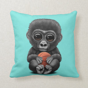 Coussin Gorille mignon de bébé jouant avec le basket-ball