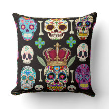 Coussin gothique - Crânes et os