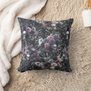 Coussin Gothique Moody Flowers Crânes et corbeaux