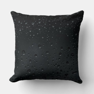 Coussin gouttes d'eau sur la fenêtre noire