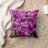 Coussin Grand champ de tulipes pourpres (Couverture)