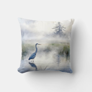 Coussin Grand Héron Bleu dans un Marais Salant