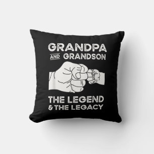 Coussin Grand-Père Et Grand-Fils La Légende Et L'Héritage