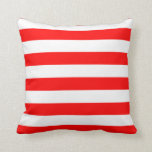 Coussin Grandes bandes rouges et blanches<br><div class="desc">Un oreiller à jetons conçu avec un motif rayé rouge et blanc. Customisez la couleur rouge,  la taille du motif entre autres options.</div>