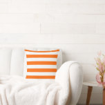 Coussin Grandes bandes Vintages orange et blanc<br><div class="desc">Orange et blanc Vintage Grandes bandes,  Jetez l'oreiller par Gerson Ramos.</div>