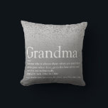Coussin Grandma Grand-mère Définition Parties scintillant<br><div class="desc">Personnalisez pour votre grand-mère, grand-mère, grand-mère, grand-mère, Nan, Nanny ou Abuela afin de créer un cadeau unique pour les anniversaires, Noël, le jour de la mère ou tout autre jour que vous voulez montrer combien elle signifie pour vous. Une façon parfaite de lui montrer à quel point elle est extraordinaire...</div>