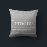 Coussin Grandma Grand-mère Définition Parties scintillant<br><div class="desc">Personnalisez pour votre grand-mère, grand-mère, grand-mère, grand-mère, Nan, Nanny ou Abuela afin de créer un cadeau unique pour les anniversaires, Noël, le jour de la mère ou tout autre jour que vous voulez montrer combien elle signifie pour vous. Une façon parfaite de lui montrer à quel point elle est extraordinaire...</div>