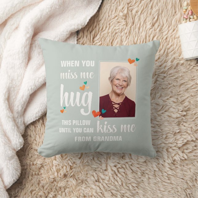 Coussin Grandma Photo WHEN YOU MISS ME HUG THIS (Couverture)