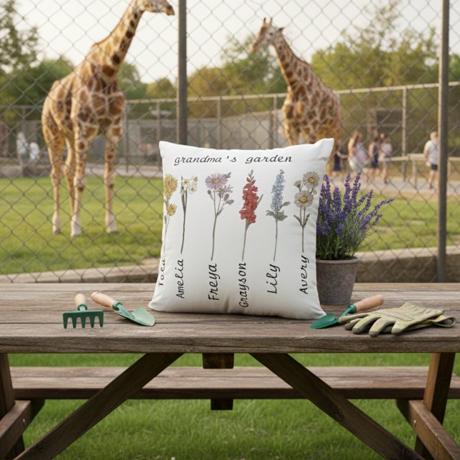 Coussin Grandma’s Garden Cushion with Birth Flowers (Créateur téléchargé)