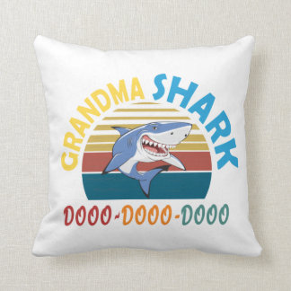 Coussin Grandma Shark doo dooo dooo