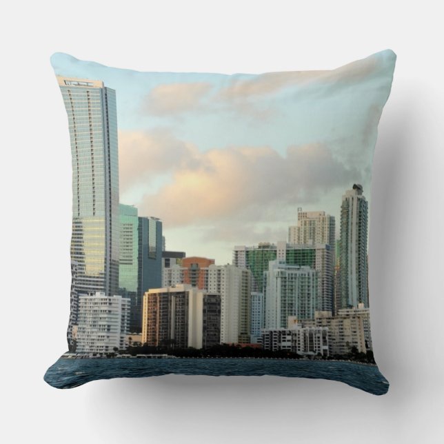 Coussin Gratte-ciel de Miami contre le ciel clair large (Recto)