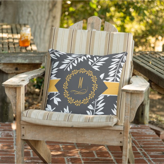 Coussin Gris Charbon avec Accents Dorés et Monogramme (Chaise)