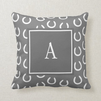 Coussin Gris de monogramme de chaussure de cheval