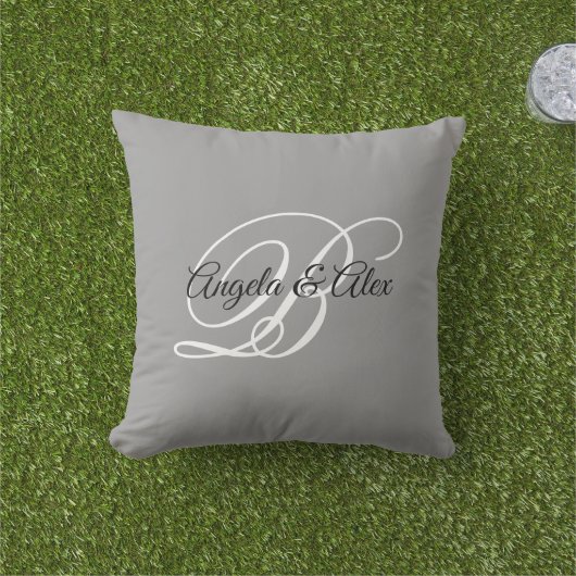 Coussin Gris noir et blanc Mariage élégant Monogramme (Herbe)