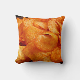 Coussin Gros plan de chips juteux, croustillants sur plaqu