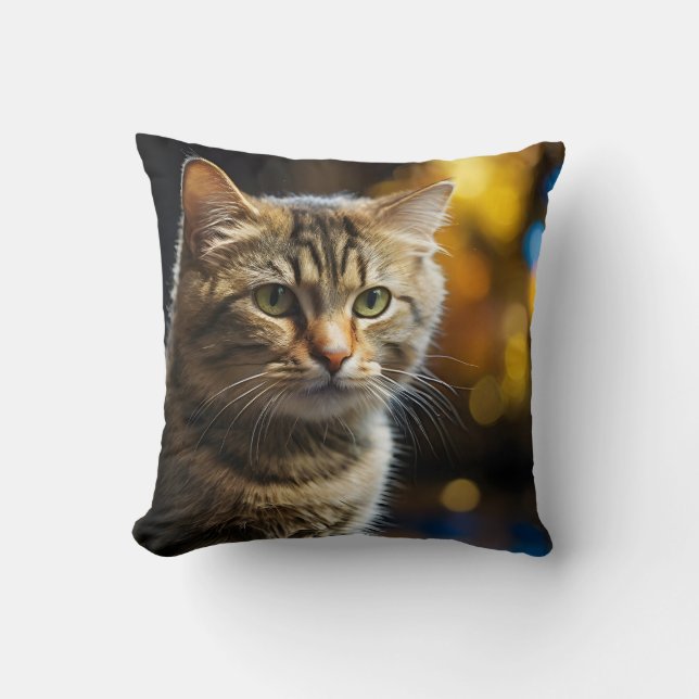 Coussin Gros Plan De La Mignonne Chatte À La Vue #2 (Recto)