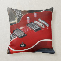 Guitare rouge sur l'ampère
