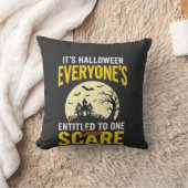 Coussin Halloween à tous intitulé un modèle de peur_1 (Couverture)