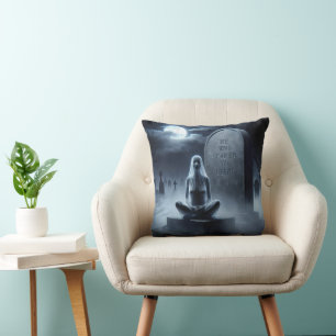 Coussin Halloween Femme Fantôme Dans Le Cimetière