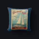 Coussin Hampton Vintage voyage de voiliers Virginie<br><div class="desc">Ce voeu de Hampton Virginia design nautique de voyage vintage comprend un bateau naviguant sur l'eau avec des mouettes et un ciel bleu rempli de somptueux nuages blancs bouffants.</div>