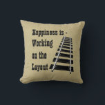 Coussin Happiness travaille sur le modèle de disposition f<br><div class="desc">N'importe quel Modeleur de Chemin de Fer aimera celui-ci,  - Voir beaucoup d'autres cadeaux Thème de Train dans mon magasin - Regardez MAINTENANT! - il y aura quelque chose que vous aimez !</div>