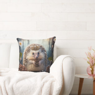 Coussin hérisson épineux mignon dans la forêt avec cônes