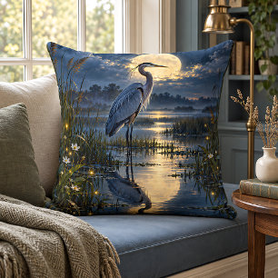 Coussin Héron bleu au clair de lune dans les feu d'insecte