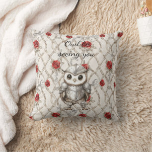 Coussin Hibou chevalier sous armure brillante Roses rouges