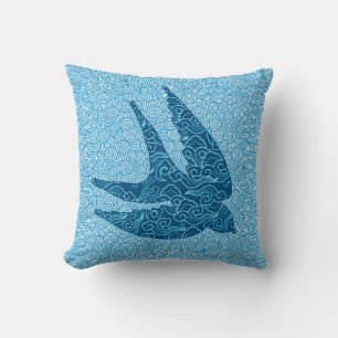 Coussin Hirondelle japonaise en vol, cobalt et bleu pâle T