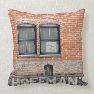 Coussin "Hoffman Hotel" , de la collection Alley Walks