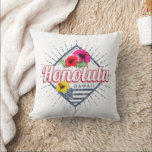 Coussin Honolulu City Hawaii États-Unis Vintage USA<br><div class="desc">Honolulu à Hawaii, capitale de l'Amérique, souvenir floral vintage. Honolulu ville rétro drapeau américain design pour voyager aux États-Unis et vacances Hawaii. Honolulu avec fleur pour les vacances aux USA. Capitale Honolulu aux Etats-Unis avec des fleurs drapeau américain souvenir vintage pour les vacances à Hawaii. Honolulu avec fleur rétro aux...</div>
